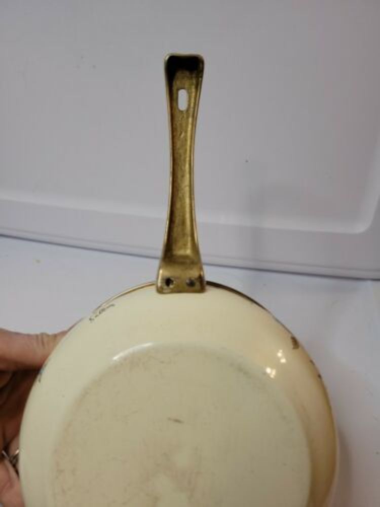 Vintage Retro 6 in Enamelware Cooking Pot W/ Gold Handle Floral - Picture 8 of 14